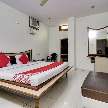 Oyo 45398 Kunal Hotel Etāwah Exteriör bild