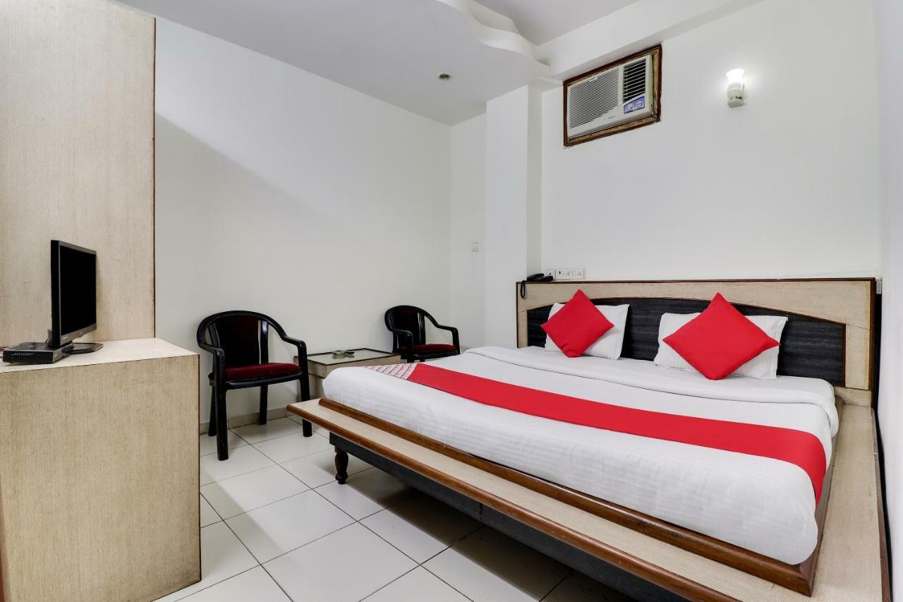 Oyo 45398 Kunal Hotel Etāwah Exteriör bild