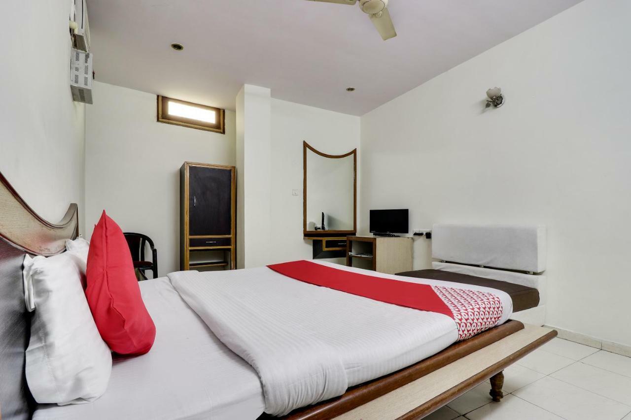 Oyo 45398 Kunal Hotel Etāwah Exteriör bild
