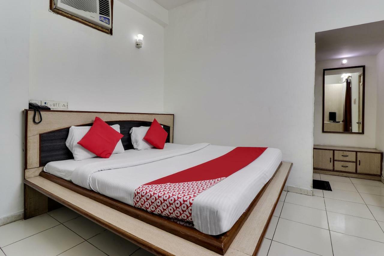 Oyo 45398 Kunal Hotel Etāwah Exteriör bild