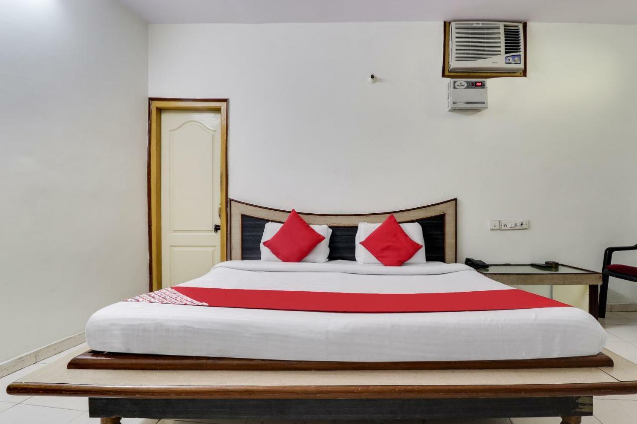 Oyo 45398 Kunal Hotel Etāwah Exteriör bild