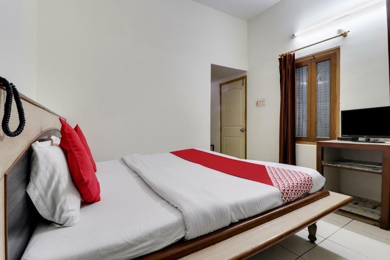 Oyo 45398 Kunal Hotel Etāwah Exteriör bild