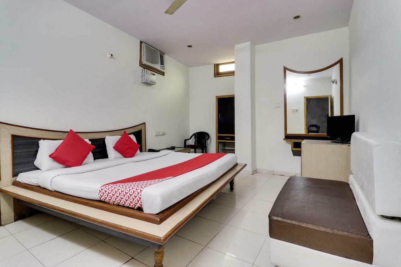 Oyo 45398 Kunal Hotel Etāwah Exteriör bild