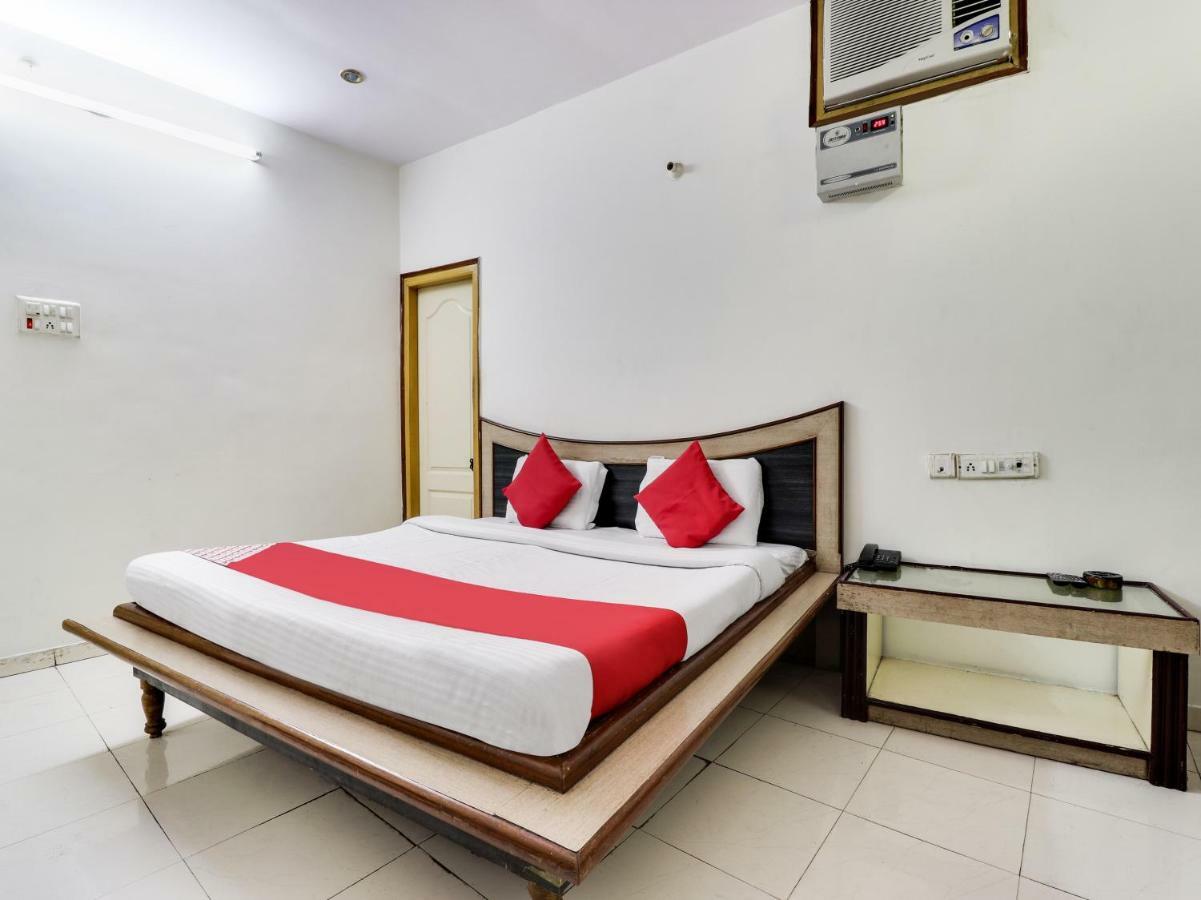 Oyo 45398 Kunal Hotel Etāwah Exteriör bild