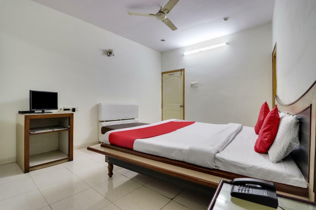 Oyo 45398 Kunal Hotel Etāwah Exteriör bild